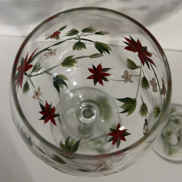 2 Hand Painted Red flowwers green stems Wine Glasses - Picture 4 of 8